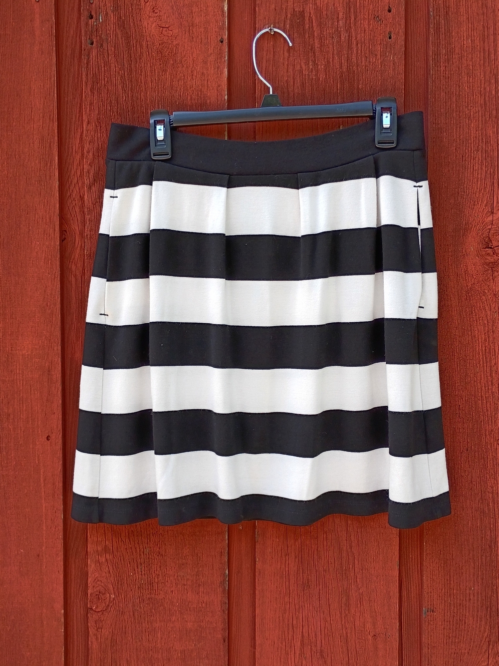 French Connection Black and Cream Striped Skirtb Zipper Back Sz 10